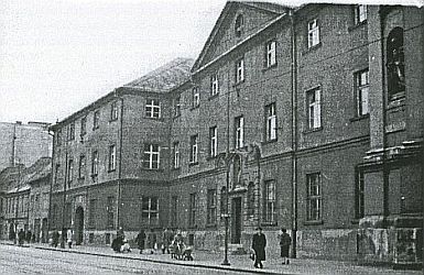 Valach1_budova_marec_2013