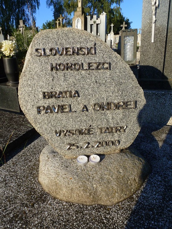 Spomienkový kameň v Petrovej Vsi, foto: Peter “Falk“ Čimbora